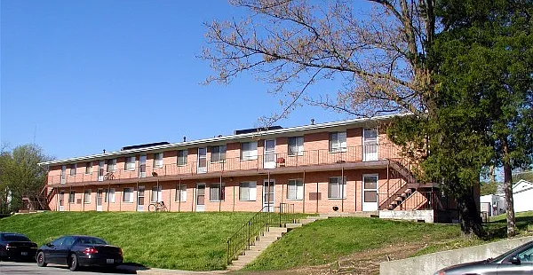 1301 N Oak St — Photo 1