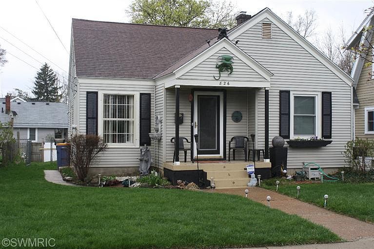 1st image of 826 Griggs St SE