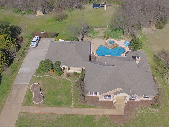 4th image of 18 Brookhollow Cir
