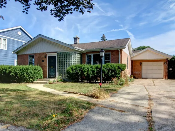 305 S Adams St, Westmont, IL 60559