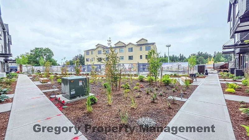 3 bed, 3.5 bath, 1836 sqft, $3,999 — Photo 2