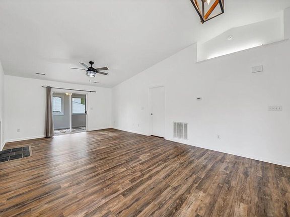 3rd image of 6902 Black Walnut Ct