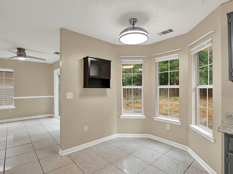 128 Saint Ives Dr — Photo 9