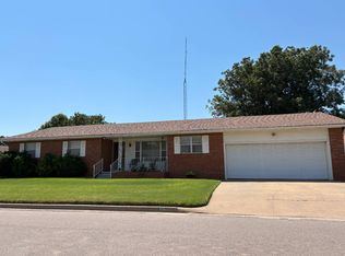 319 11th St, Alva, OK 73717