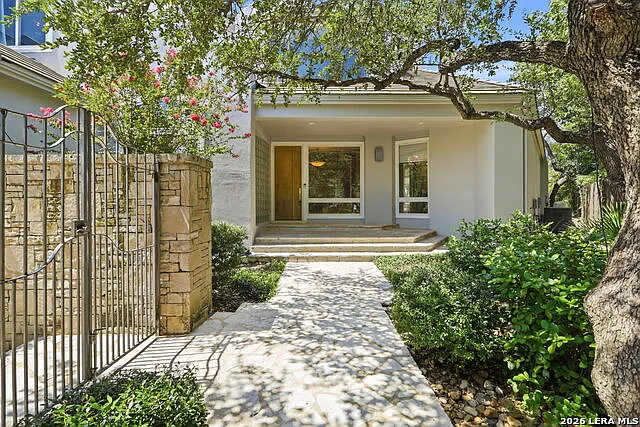 4 bed, 3.5 bath, 4686 sqft, $6,250 — Photo 2