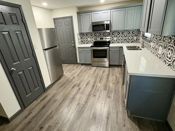 6255 Warren St, Groves, TX