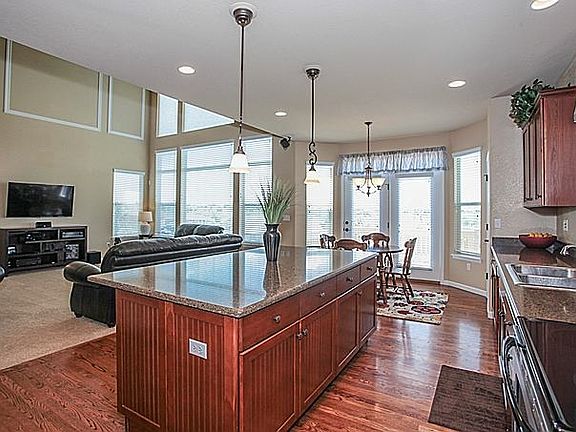 GOURMET KITCHEN W/UPGRADED CABINETS