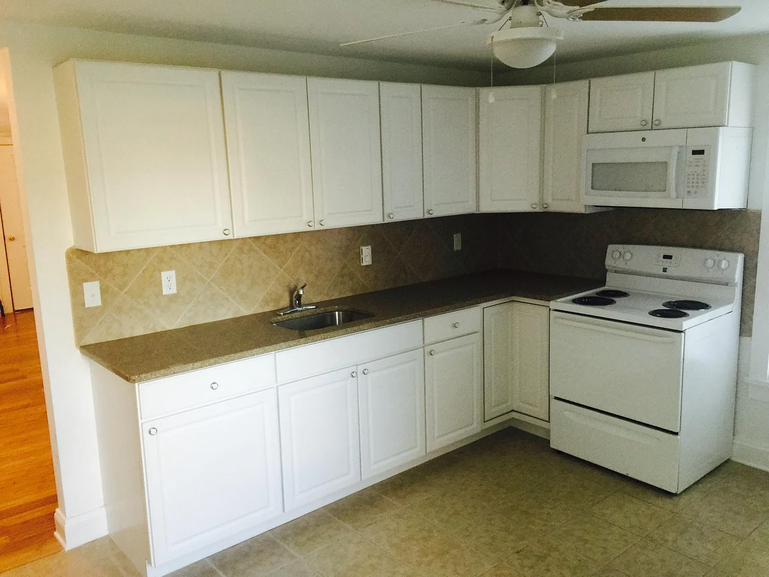 1 bed, 1000 sqft, $1,100 — Photo 2