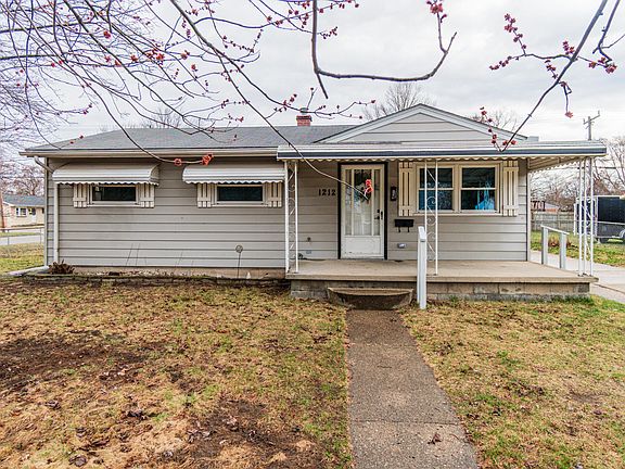 2nd image of 1212 Hunter Ave