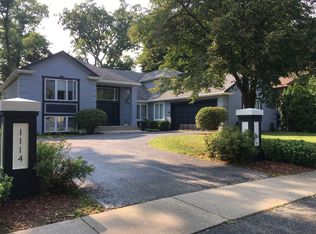1114 Vineyard Dr, Gurnee, IL 60031
