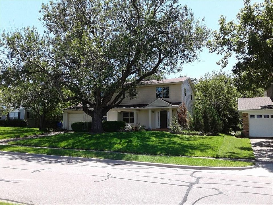 1st image of 2964 Golfing Green Dr