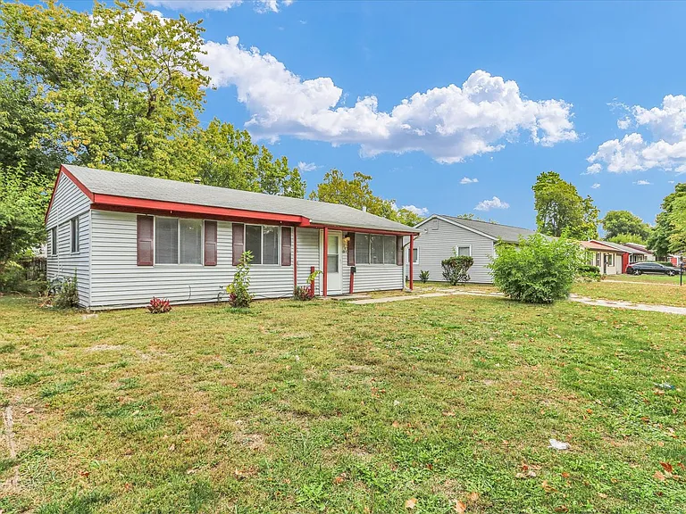 1306 Ellis Dr — Photo 2