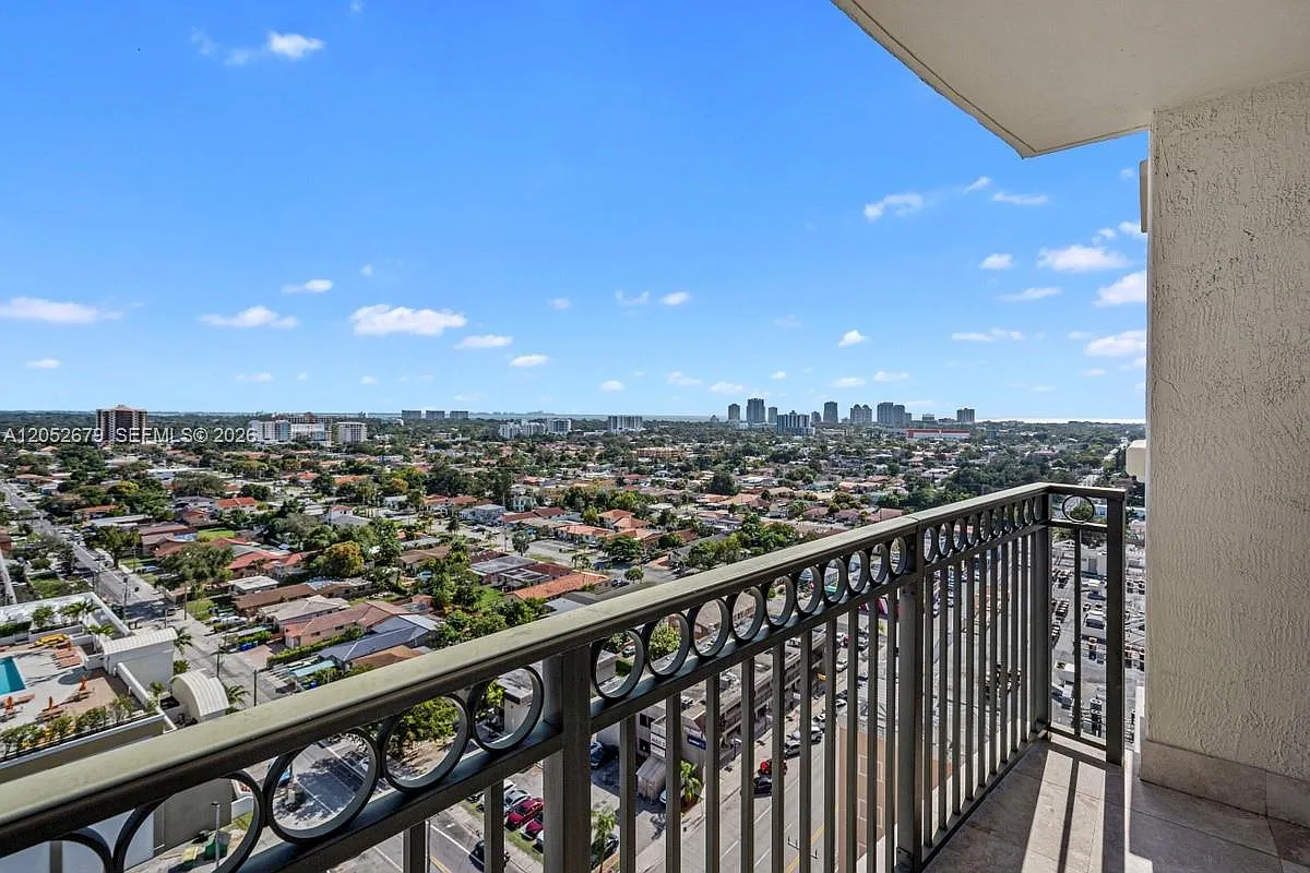 3 bed, 3.0 bath, 1575 sqft, $4,700 — Photo 4