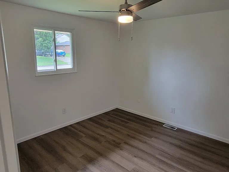 1527 Miami Ave — Photo 16