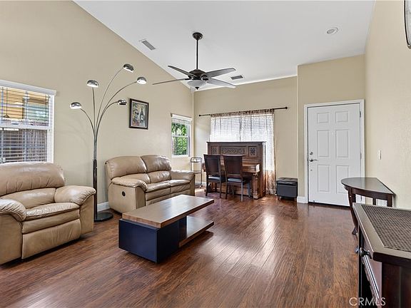 3rd image of 441 Kenton Ct