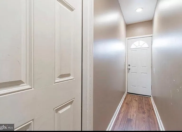 212 W Tioga St #1 — Photo 6