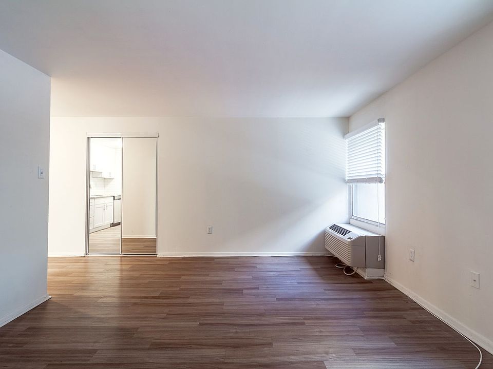 2nd image of 2215 Arch St APT 414