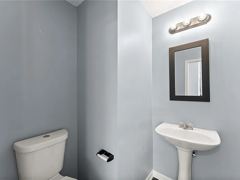 104 Jameston Dr — Photo 12