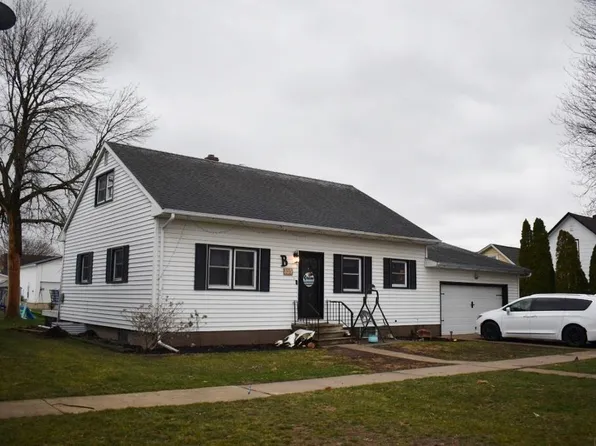 105 E Mill St, Fredericksburg, IA 50630