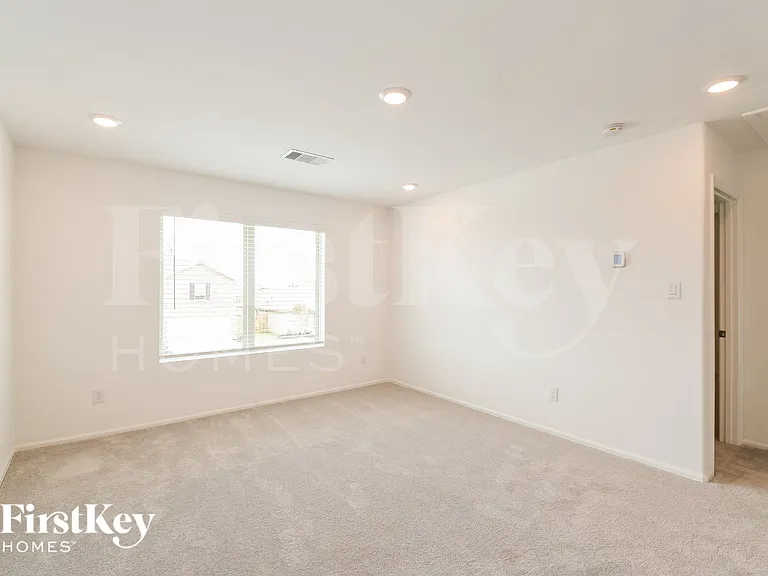 707 Willow Harbor Ln — Photo 8