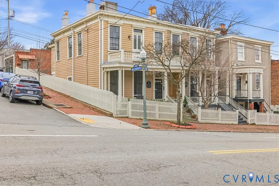 4 bed, 3.5 bath, 1884 sqft, $3,000 — Photo 1