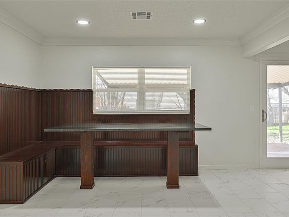 4th image of 4001 SE 45th St