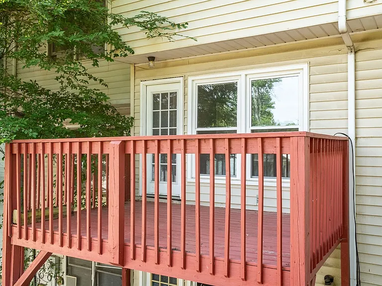 15 Astor Ct — Photo 5
