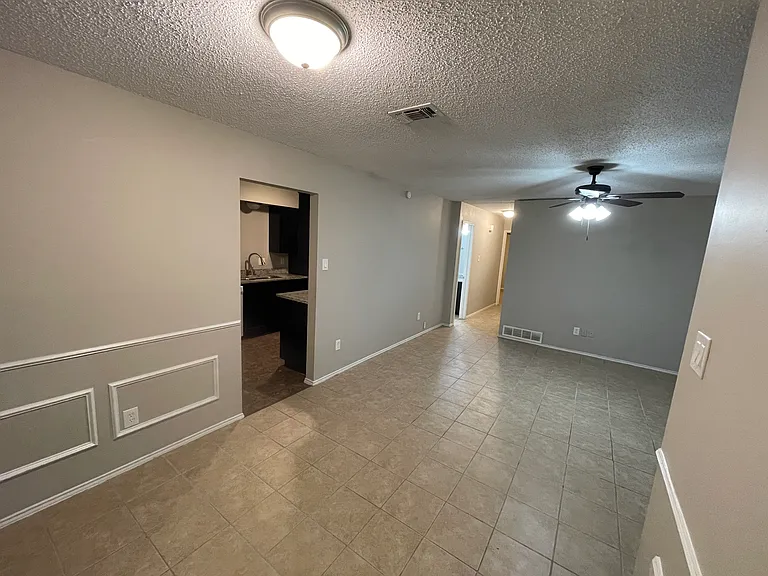 104 Oakwood Ln — Photo 2