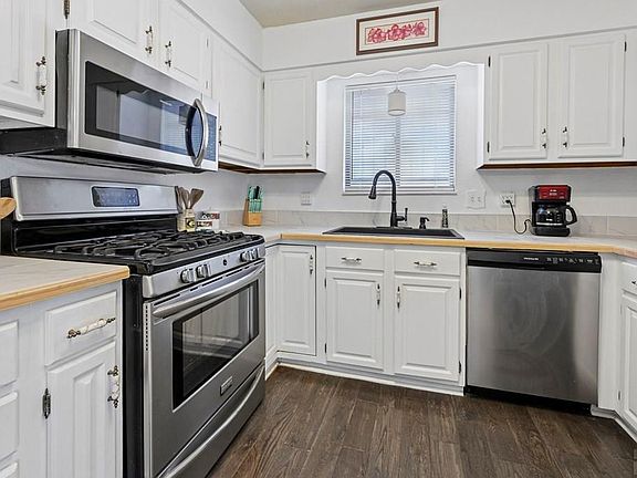 5th image of 903 Blue Lace Dr