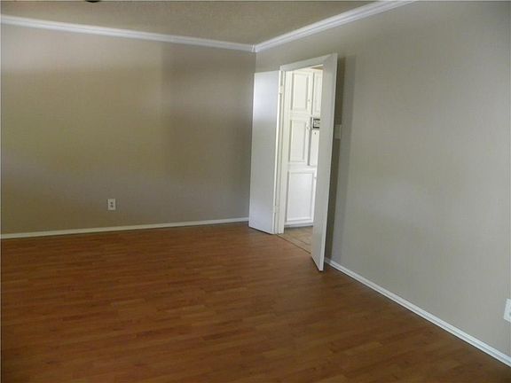 4th image of 4633 Congressional Dr