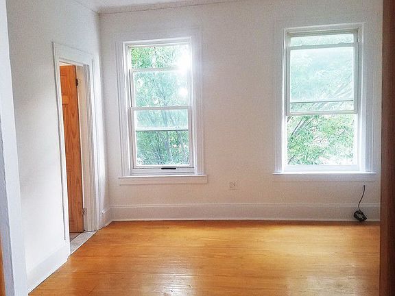 4th image of 130 Coffey St #3