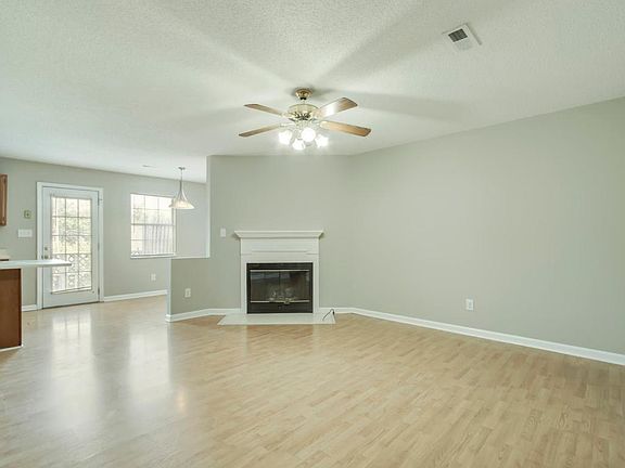 3rd image of 1046 Blinken St