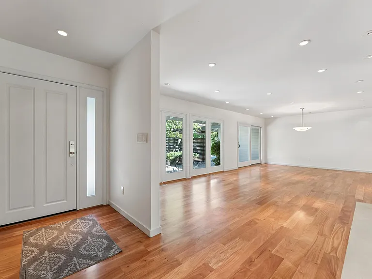 61 Bradley Ave — Photo 7
