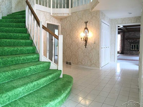 5th image of 301 Golfview Dr