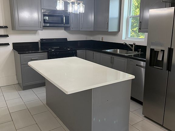 5th image of 3434 Pape Ave