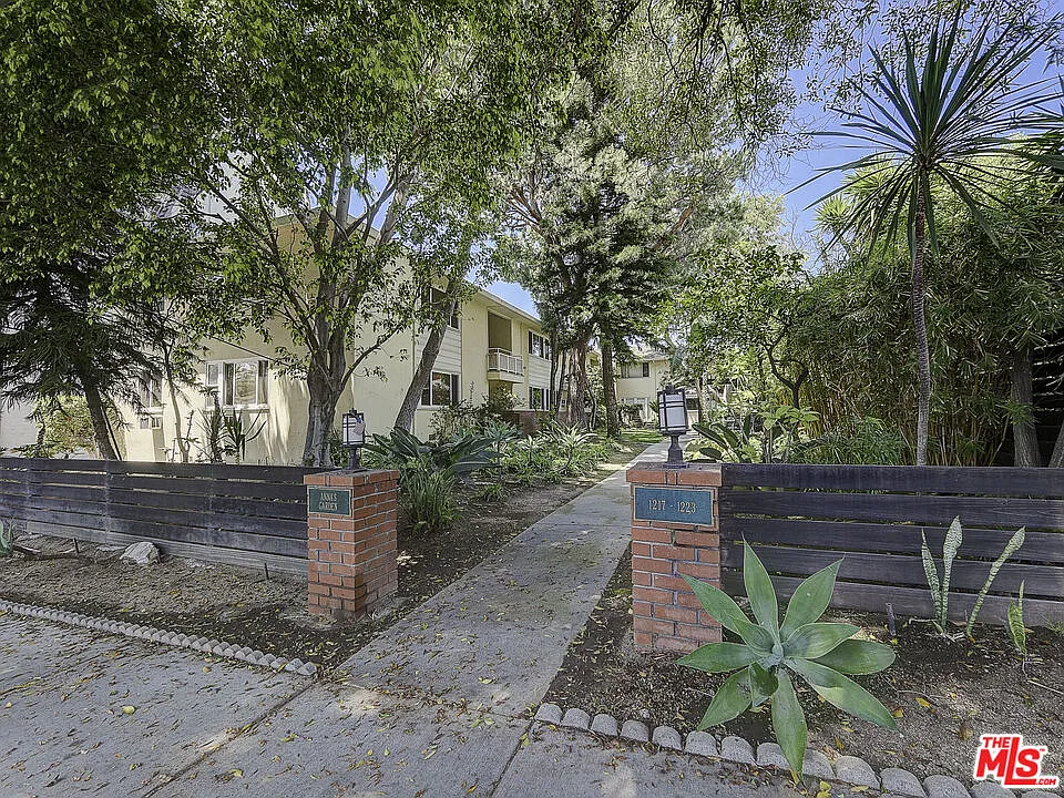 Building Photo - 1219 N Crescent Heights Blvd #C