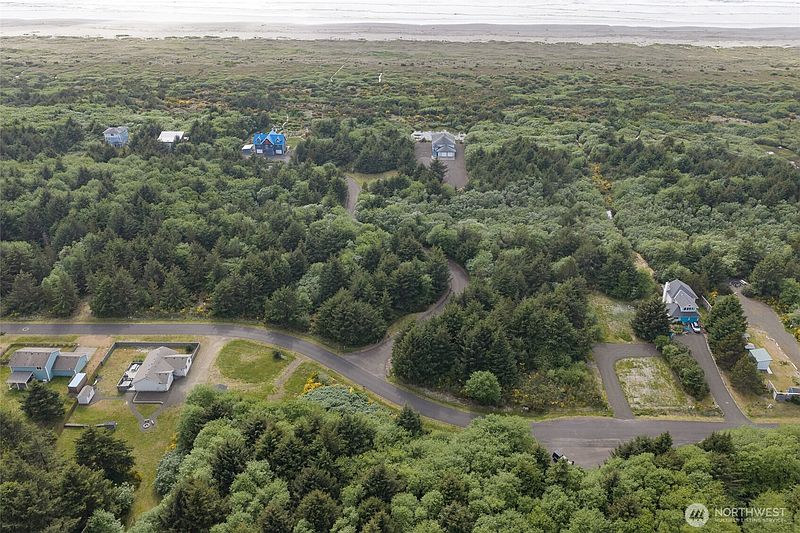 3rd image of 140 Sea Wind Lane
