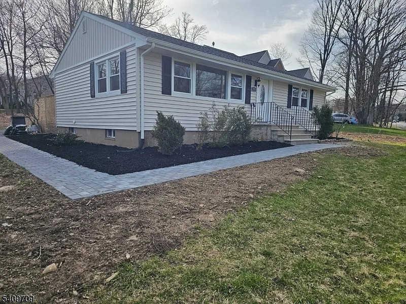 275 Malapardis Rd photo 1