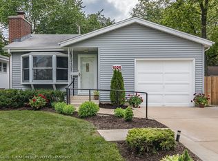 1025 N Webster St, Naperville, IL 60563