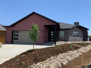 978 N Kittredge Ct, Aurora, CO 80011
