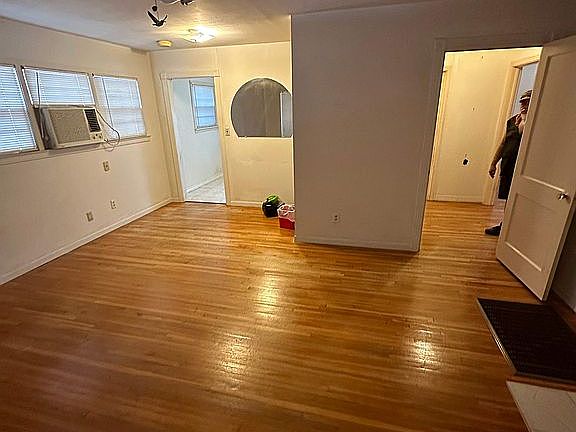 3rd image of 7428 Culver Ave