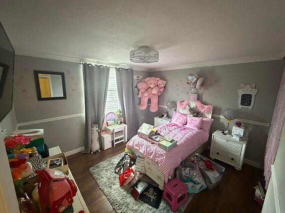 3rd image of 1711 Whitehall Drive #201