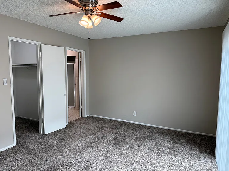325 E Amerige Ave #A — Photo 27