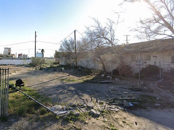 3rd image of 211 Jackson Ave