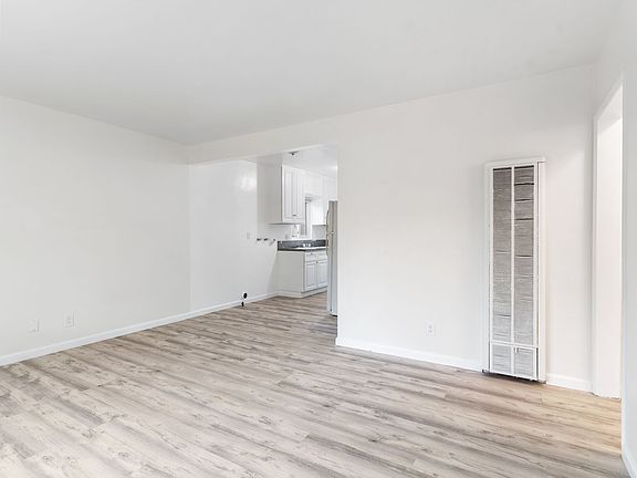 4th image of 9326 Park St #9330