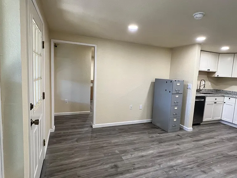 442 E H St #442 — Photo 18