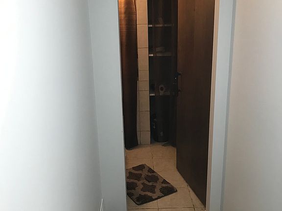 4th image of 310 W Broadview Dr
