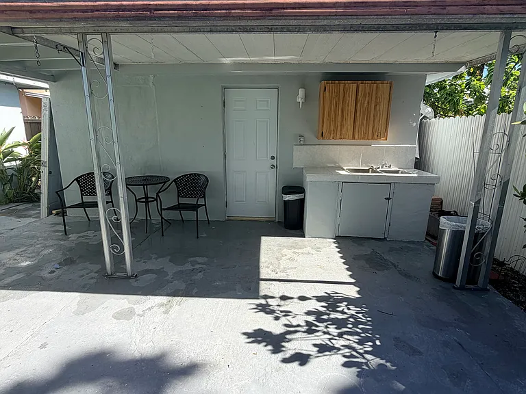 2314 SW 60th Ave — Photo 8