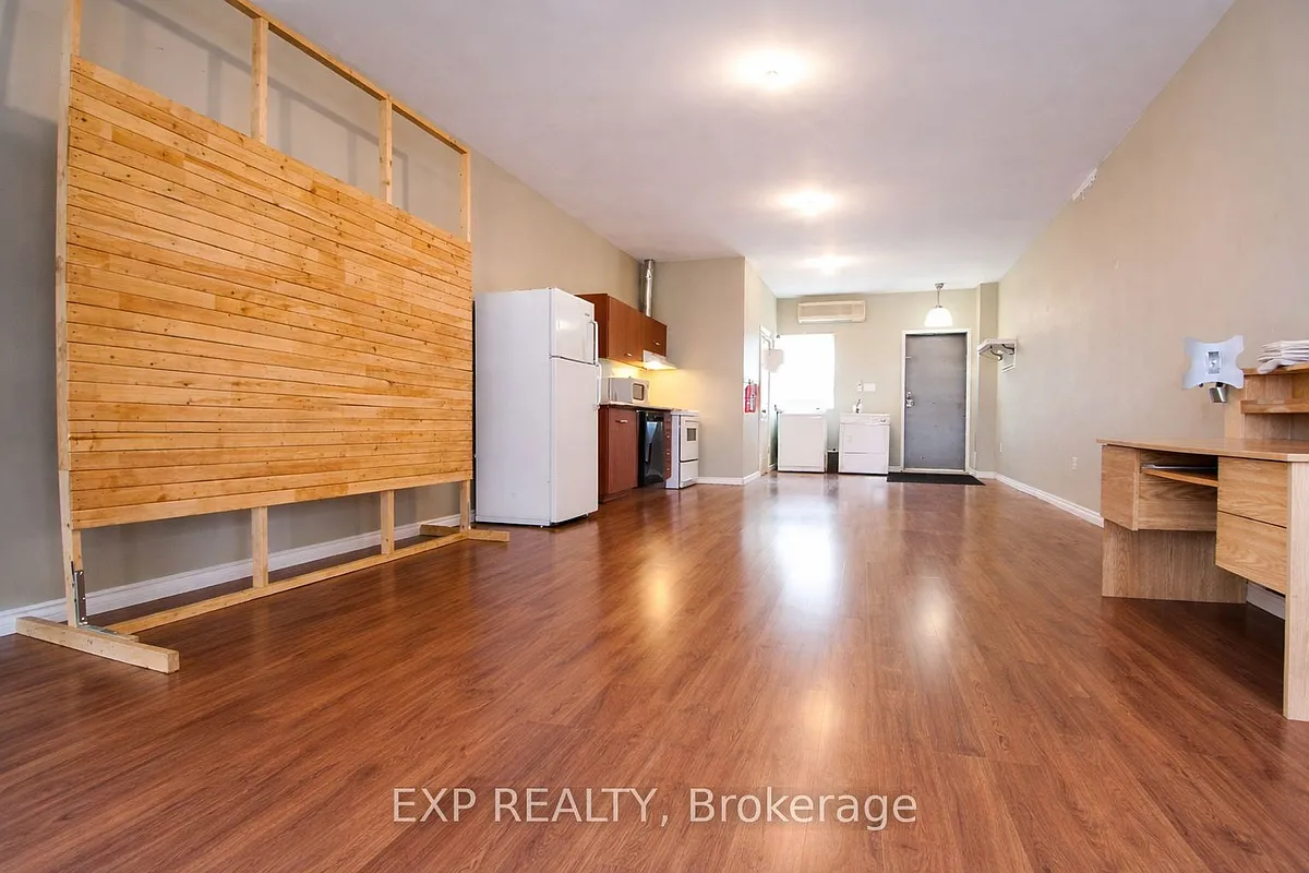 Building Photo - 1038 Coxwell Ave #2