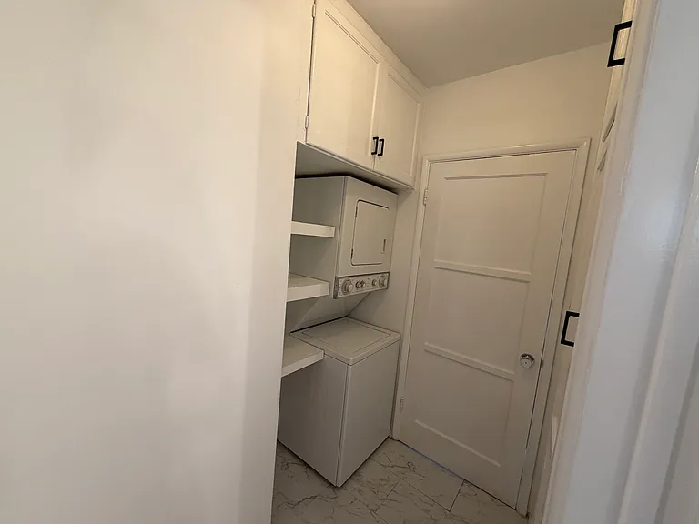 124 N Beachwood Dr — Photo 9